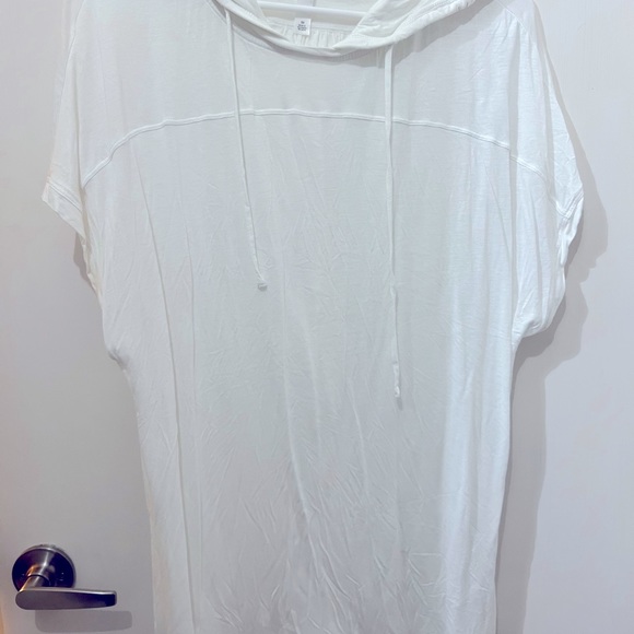 GapBody short sleeve hoodie. Very soft. Never worn. Light weight coverup - Picture 2 of 3